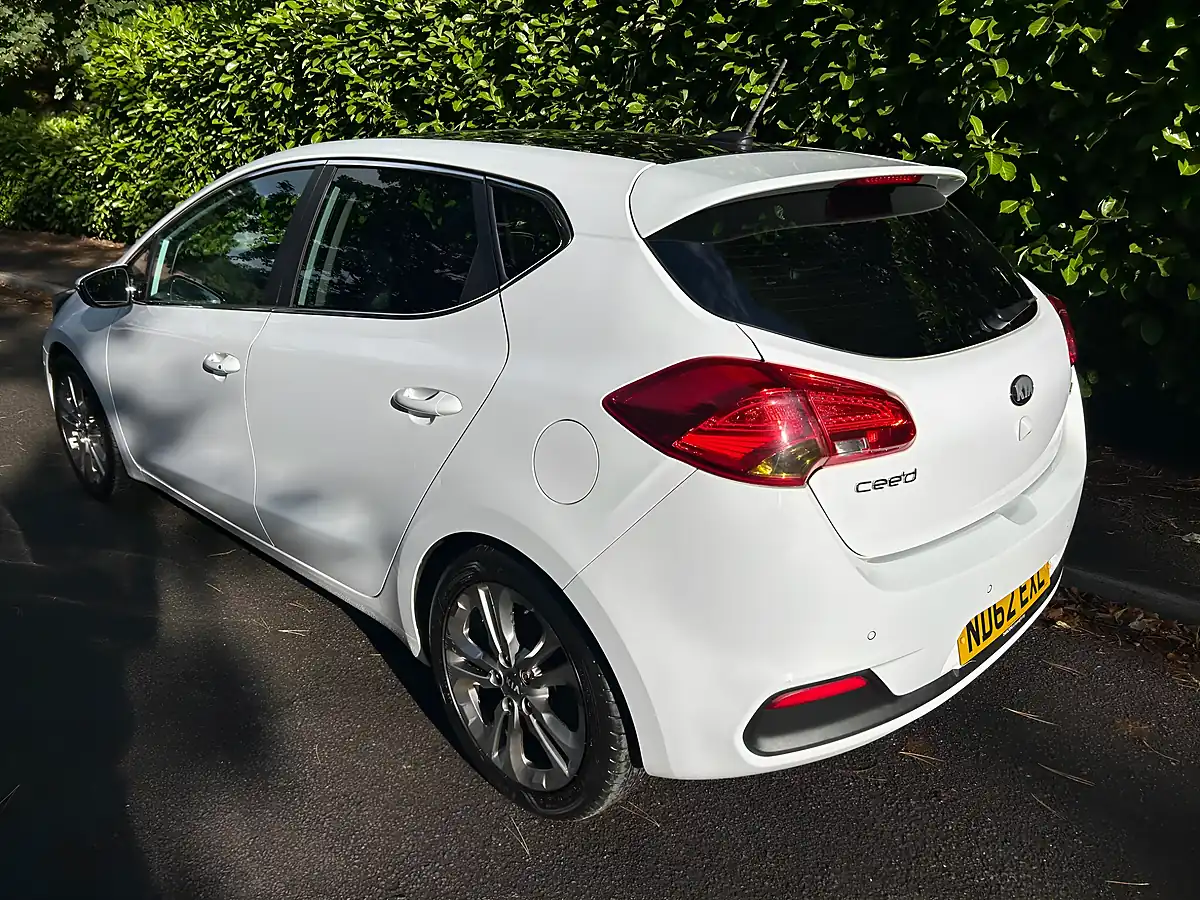 Used 2012 Kia Ceed 4 Tech White - Interior and Exterior details 11