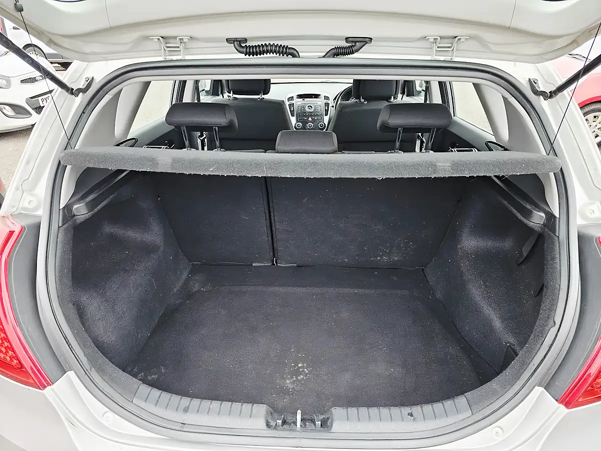 Used 2012 Kia Ceed VR-7 Silver - Interior and Exterior details 7