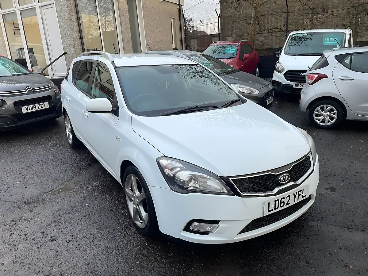 Used 2012 Kia Ceed White - Front View