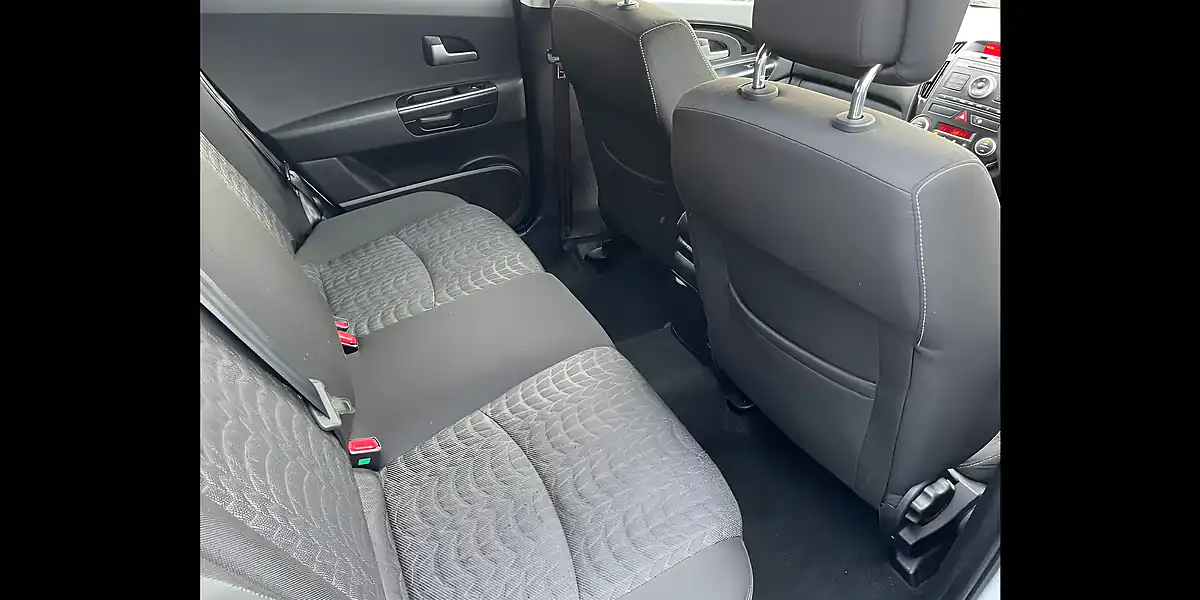 Used 2012 Kia Ceed White - Interior and Exterior details 10