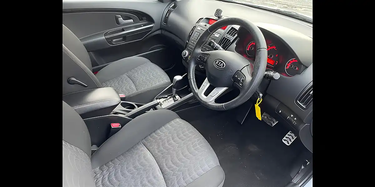 Used 2012 Kia Ceed White - Interior and Exterior details 11