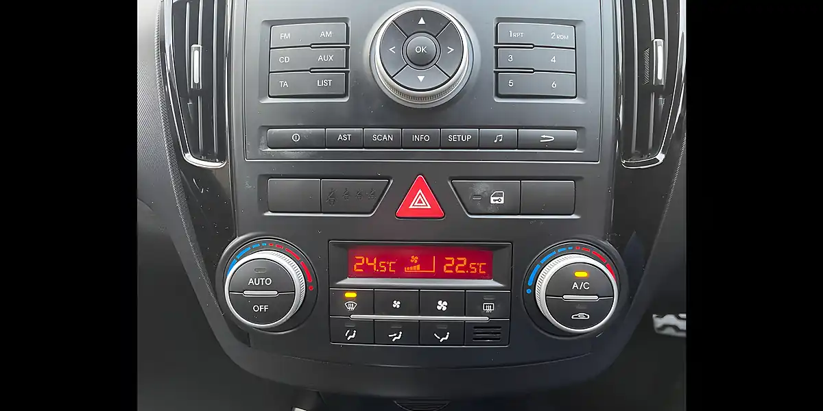 Used 2012 Kia Ceed White - Interior and Exterior details 13