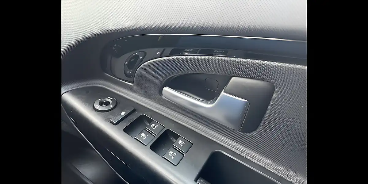 Used 2012 Kia Ceed White - Interior and Exterior details 17