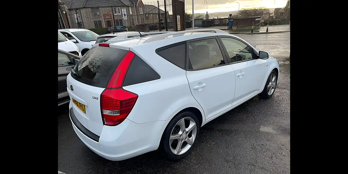 Used 2012 Kia Ceed White - Interior and Exterior details 4