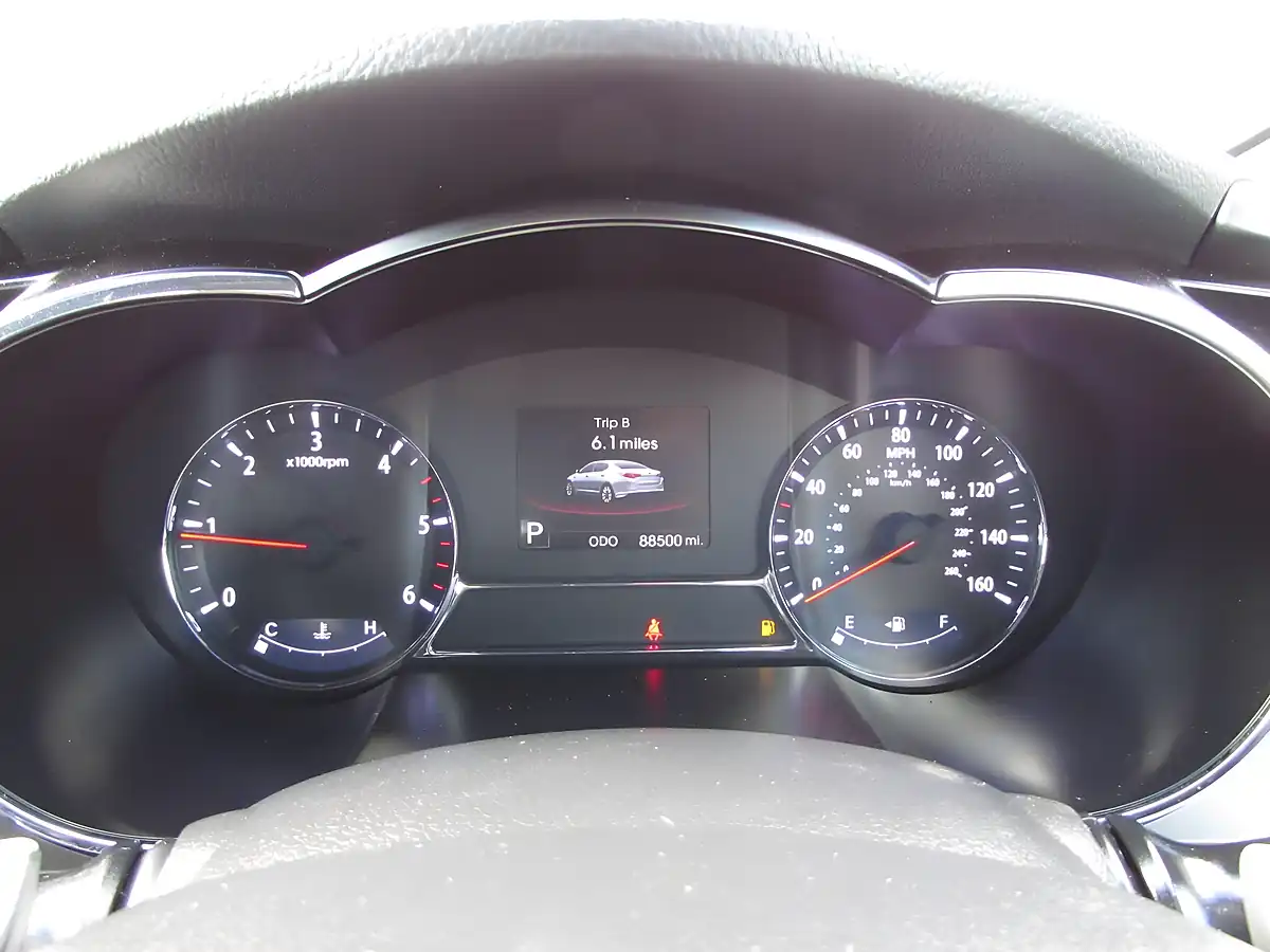 Used 2012 Kia Optima 2 Tech Silver - Interior and Exterior details 17