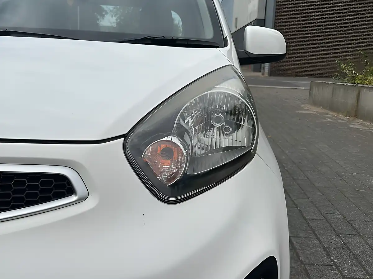 Used 2012 Kia Picanto 1 White - Interior and Exterior details 10