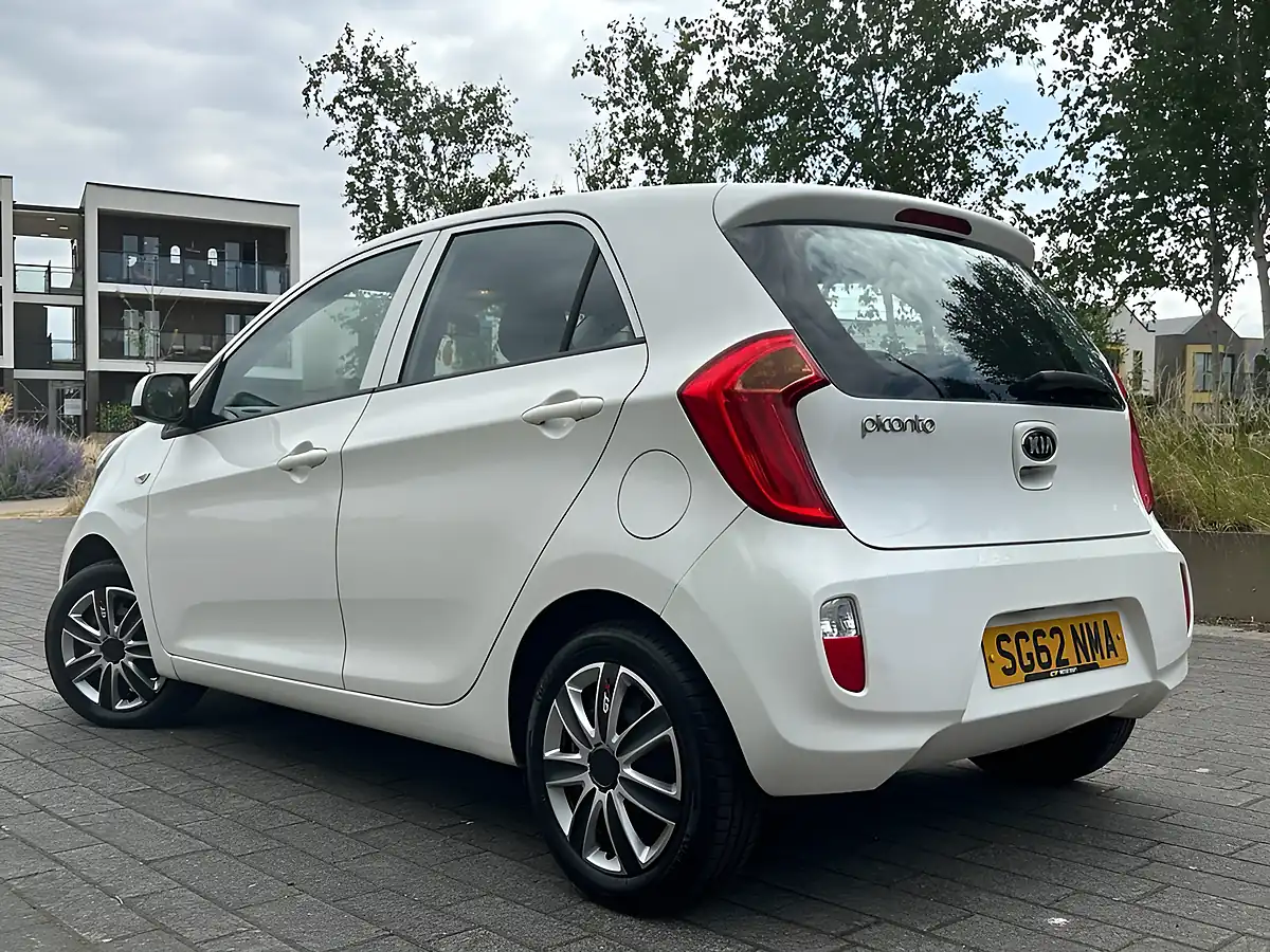 Used 2012 Kia Picanto 1 White - Interior and Exterior details 11