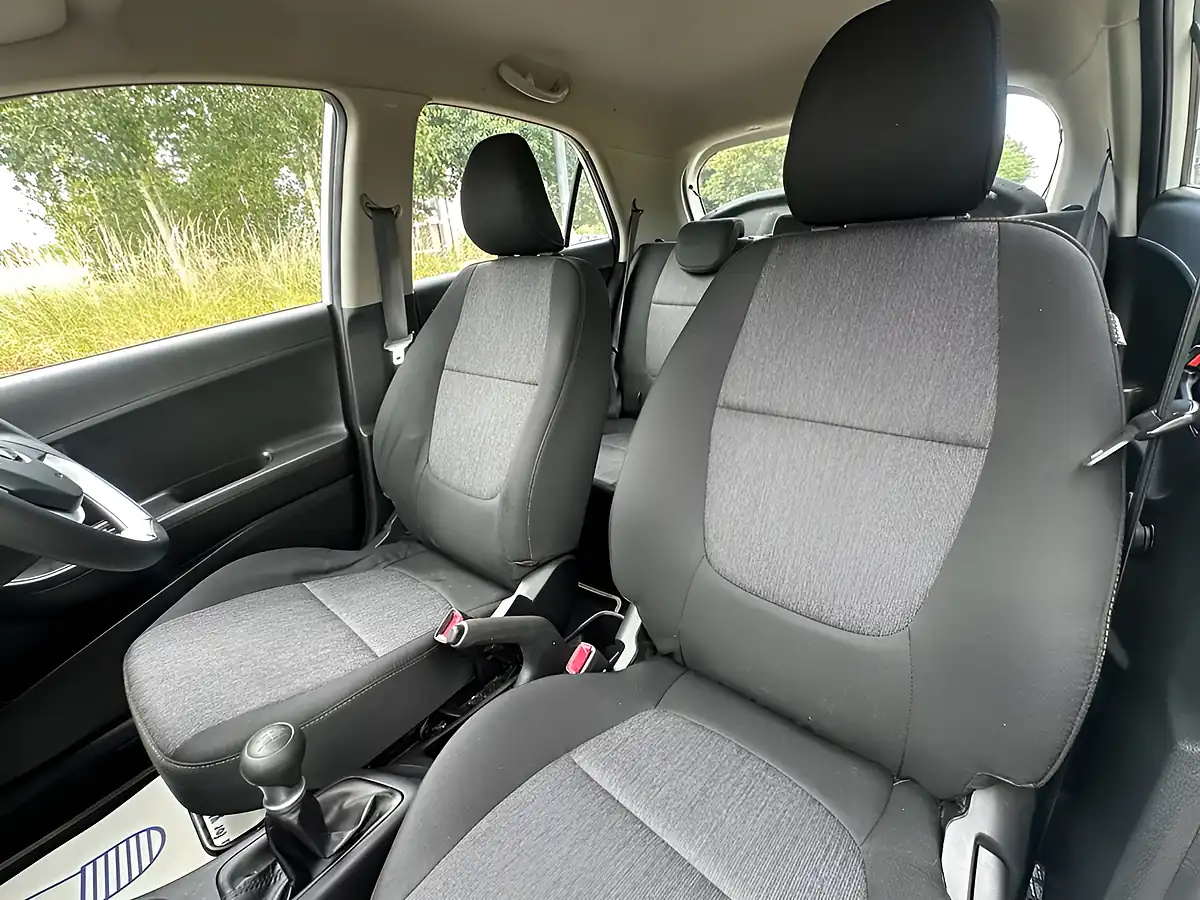 Used 2012 Kia Picanto 1 White - Interior and Exterior details 17