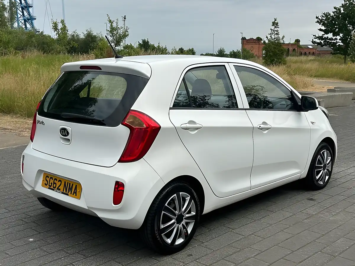 Used 2012 Kia Picanto 1 White - Interior and Exterior details 3