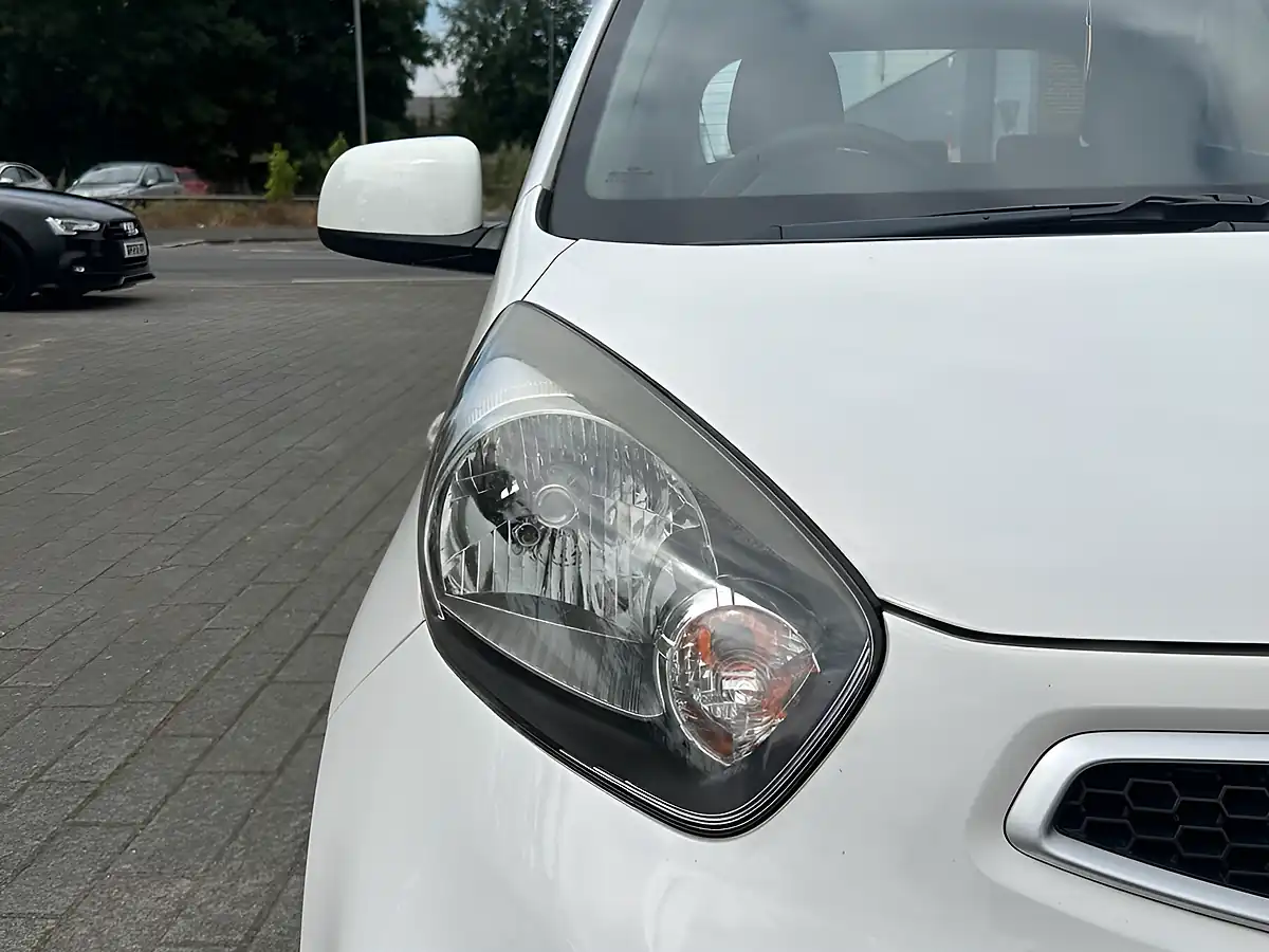Used 2012 Kia Picanto 1 White - Interior and Exterior details 6
