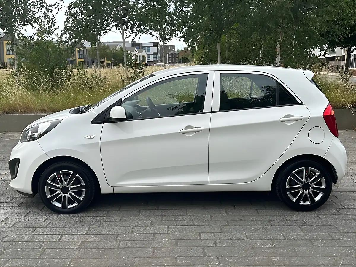 Used 2012 Kia Picanto 1 White - Interior and Exterior details 7