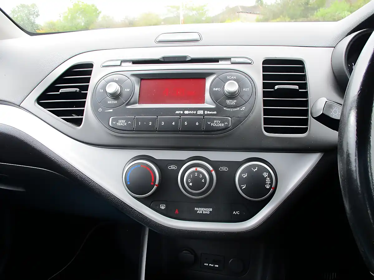 Used 2012 Kia Picanto 2 Silver - Interior and Exterior details 9