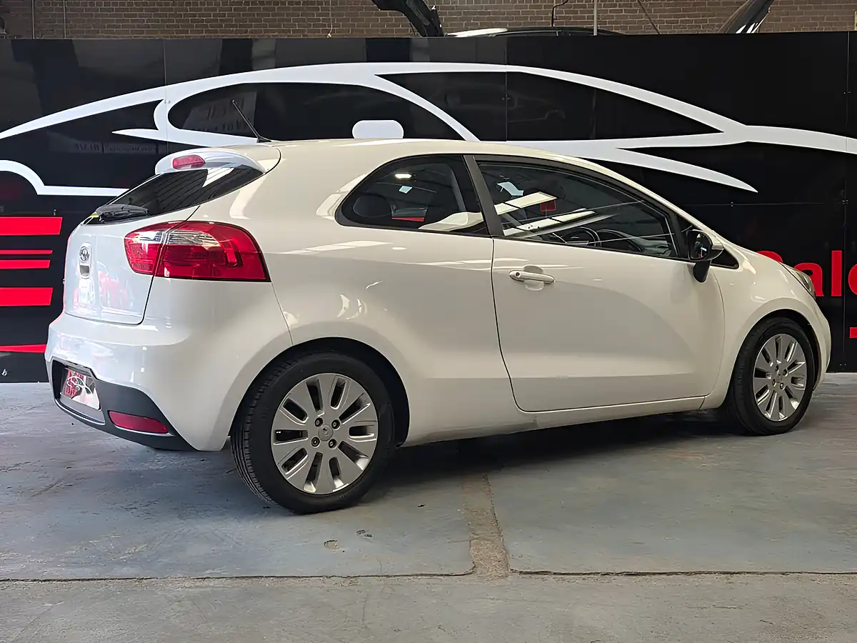 Used 2012 Kia Rio 2 White - Interior and Exterior details 10