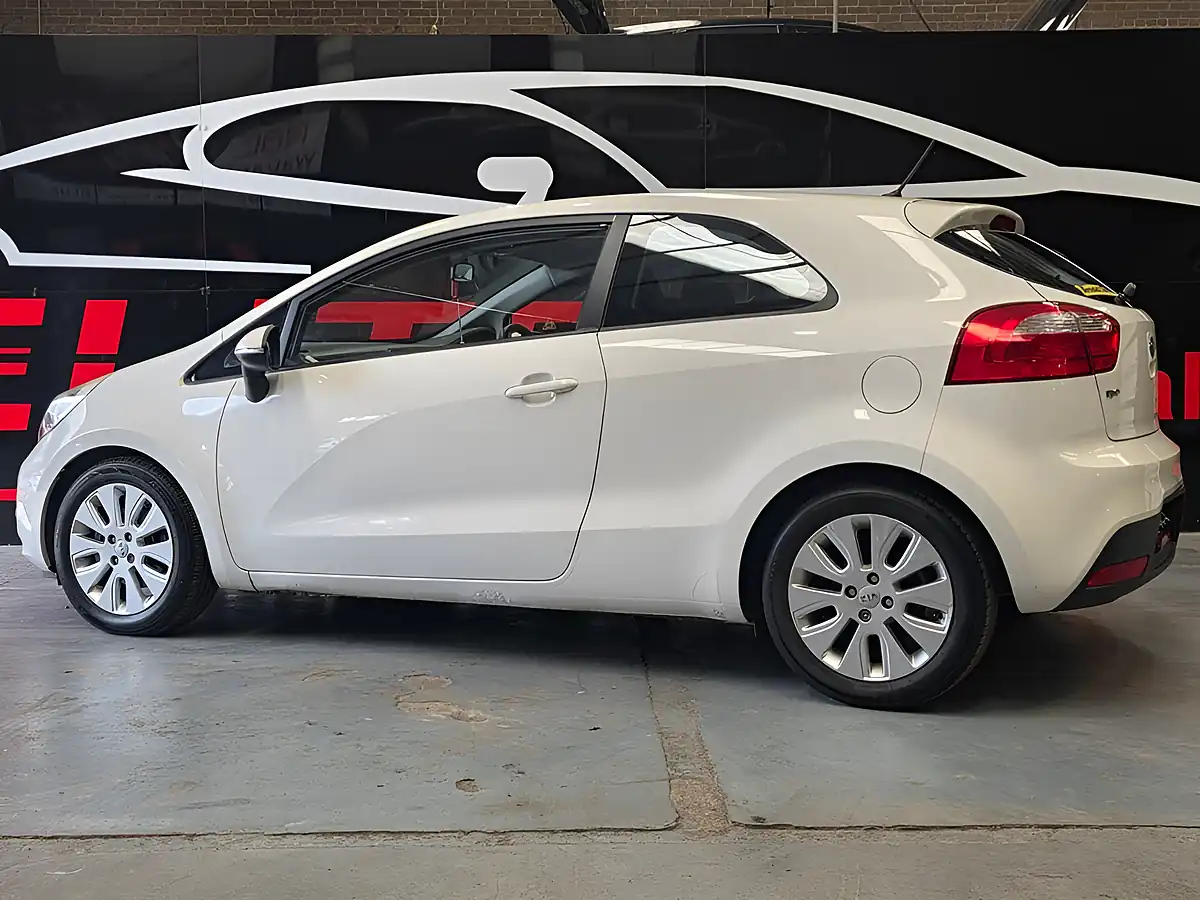 Used 2012 Kia Rio 2 White - Interior and Exterior details 13