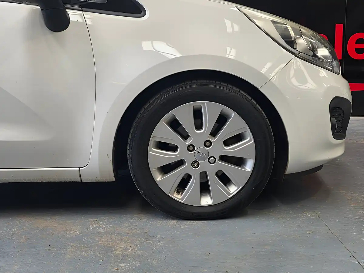 Used 2012 Kia Rio 2 White - Interior and Exterior details 8