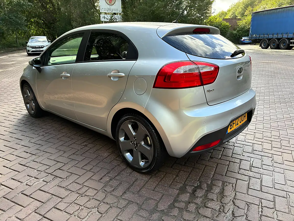 Used 2012 Kia Rio 3 Silver - Interior and Exterior details 8
