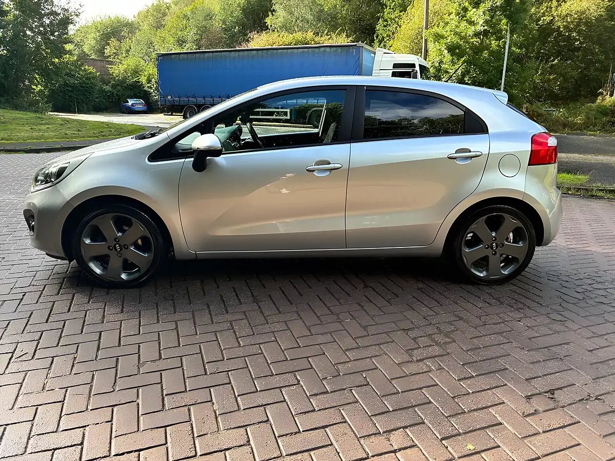 Used 2012 Kia Rio 3 Silver - Interior and Exterior details 9