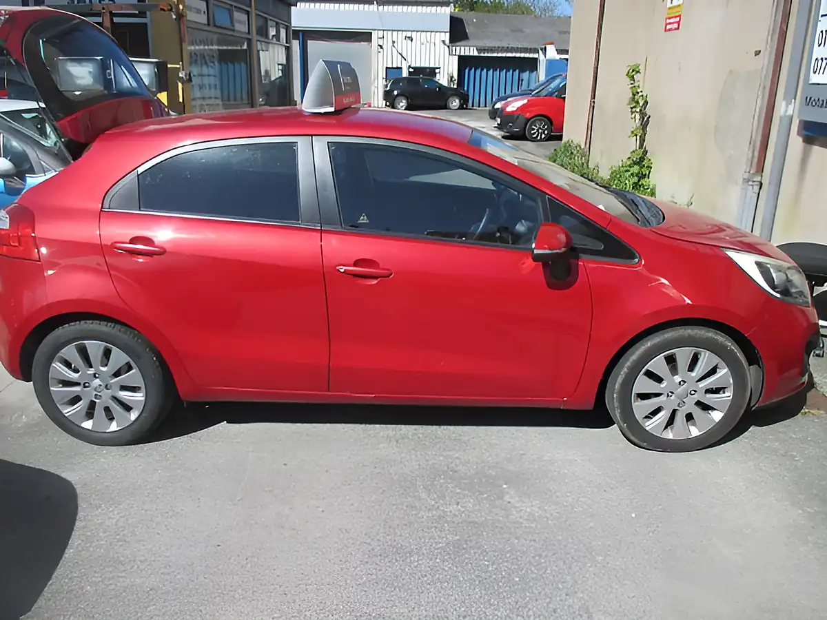 Used 2012 Kia RIO2 Red - Interior and Exterior details 3