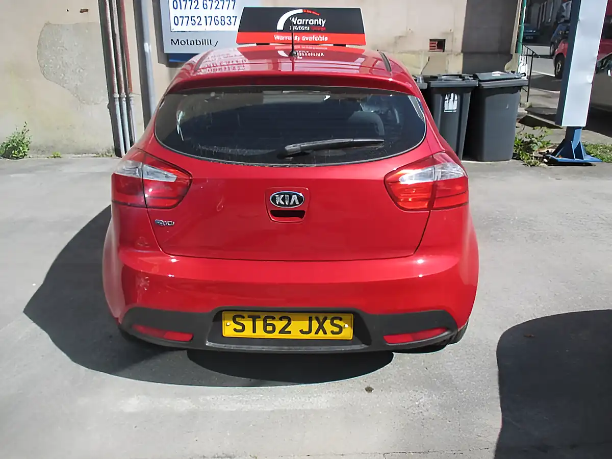 Used 2012 Kia RIO2 Red - Interior and Exterior details 4
