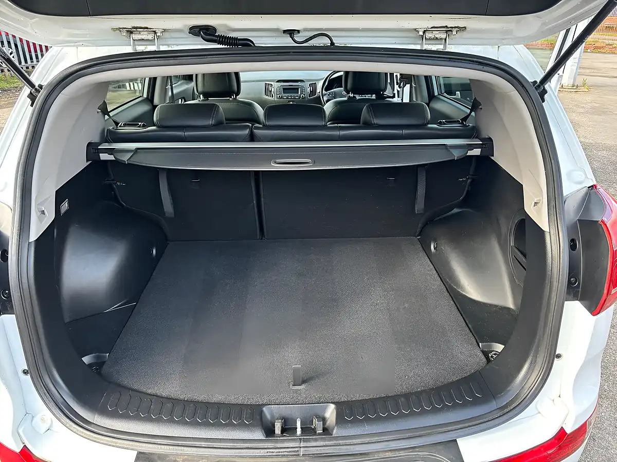 Used 2012 Kia Sportage 2 White - Interior and Exterior details 12