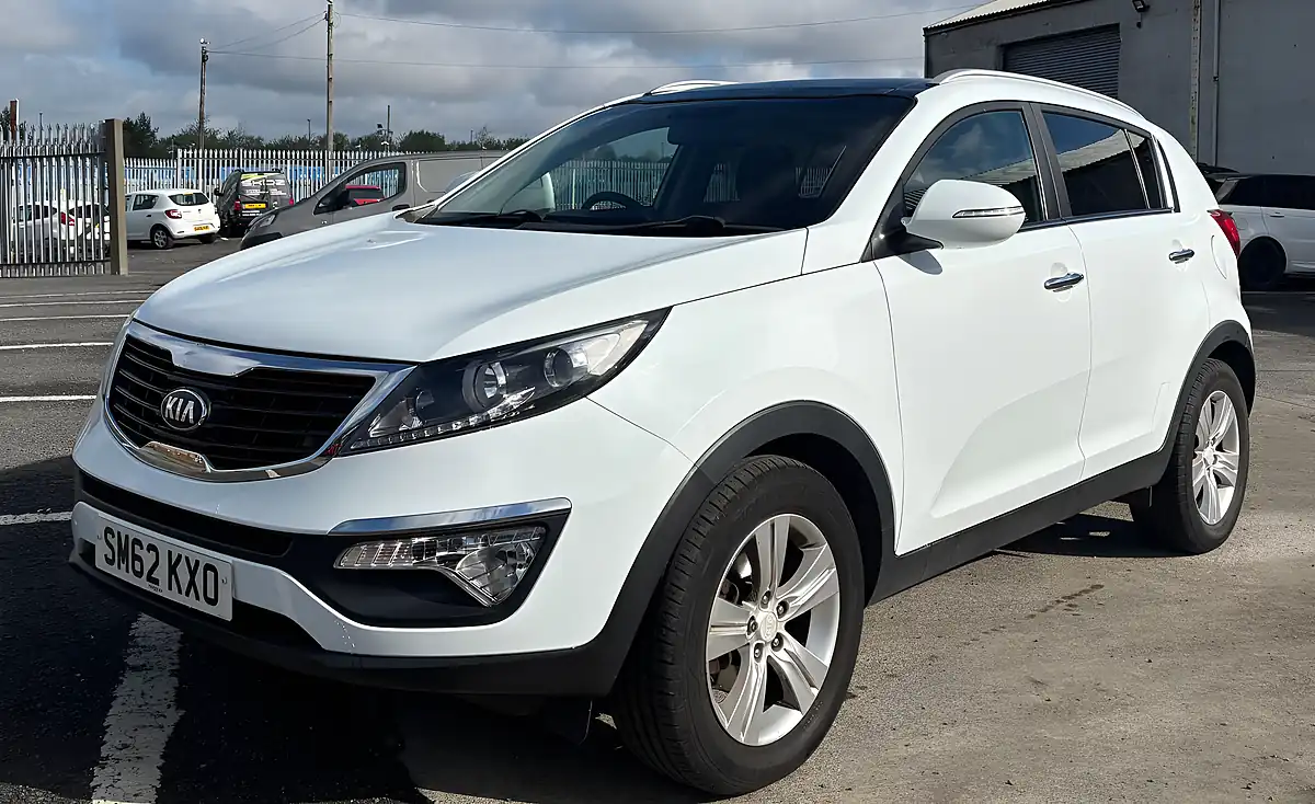 Used 2012 Kia Sportage 2 White - Interior and Exterior details 3
