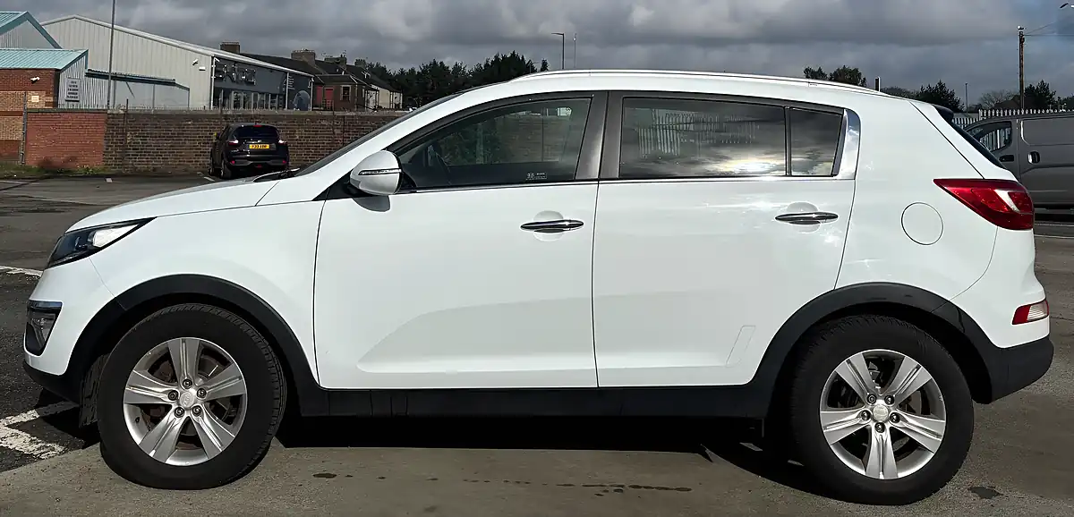 Used 2012 Kia Sportage 2 White - Interior and Exterior details 5