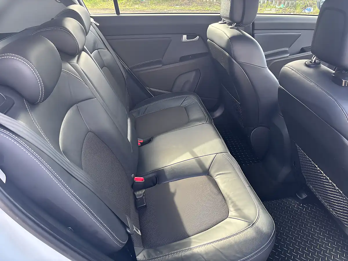 Used 2012 Kia Sportage 2 White - Interior and Exterior details 9