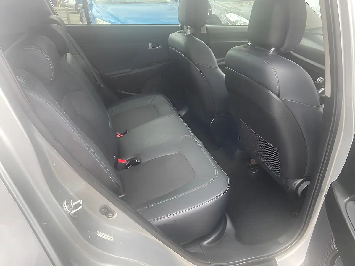 Used 2012 Kia Sportage Ecodynamics 2 Silver - Interior and Exterior details 10