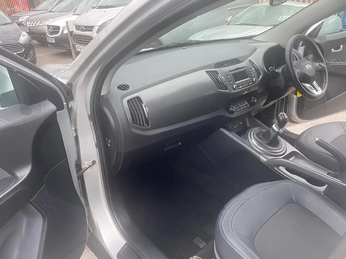Used 2012 Kia Sportage Ecodynamics 2 Silver - Interior and Exterior details 12