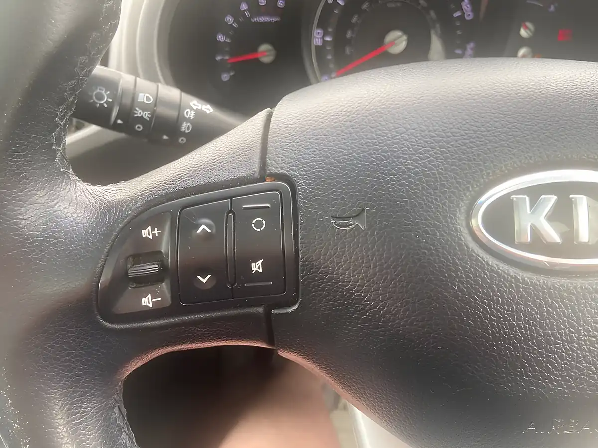 Used 2012 Kia Sportage Ecodynamics 2 Silver - Interior and Exterior details 16
