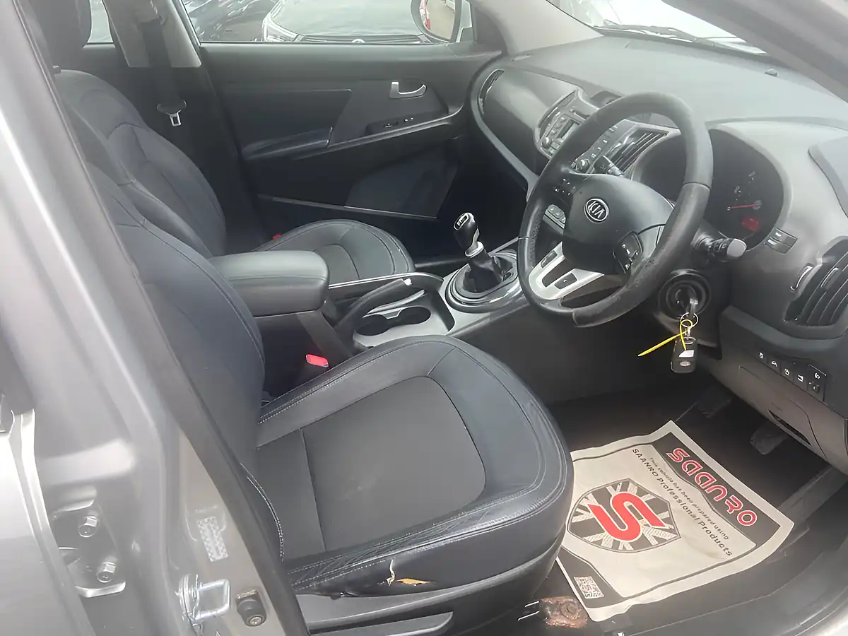 Used 2012 Kia Sportage Ecodynamics 2 Silver - Interior and Exterior details 9