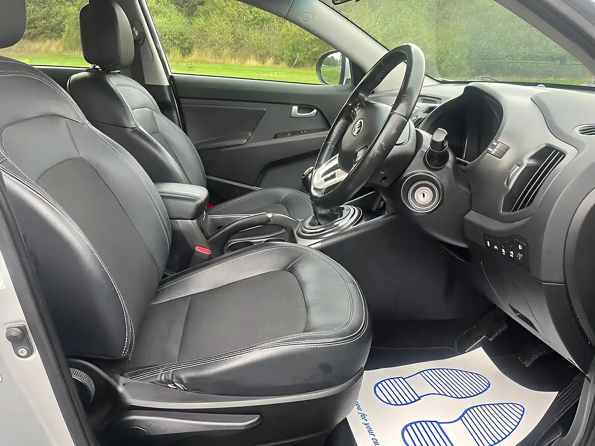 Used 2012 Kia Sportage Ecodynamics 2 Silver - Interior and Exterior details 11