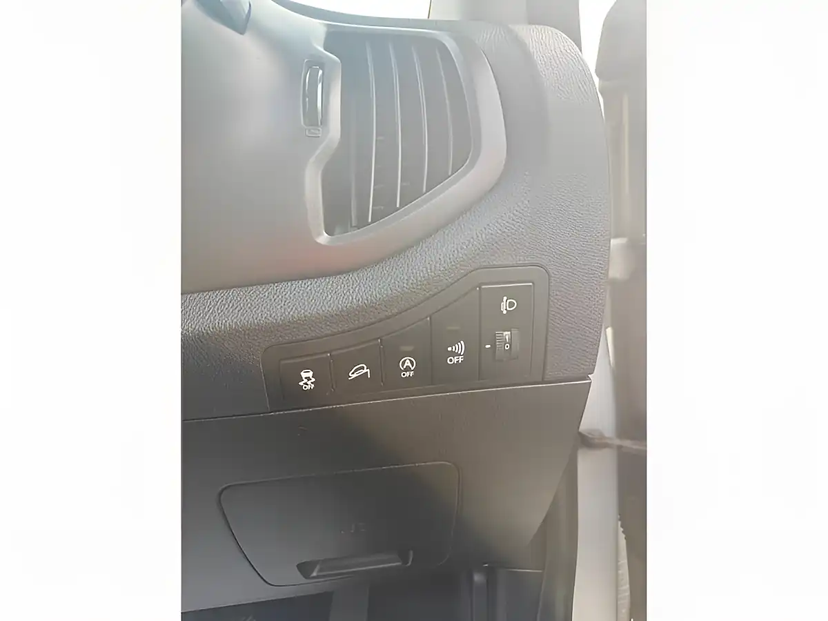 Used 2012 Kia Sportage Ecodynamics 2 Silver - Interior and Exterior details 17