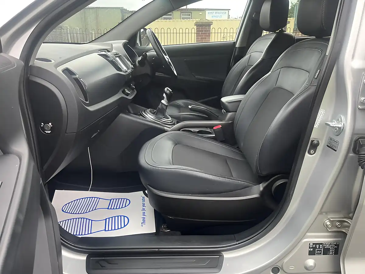 Used 2012 Kia Sportage Ecodynamics 2 Silver - Interior and Exterior details 8