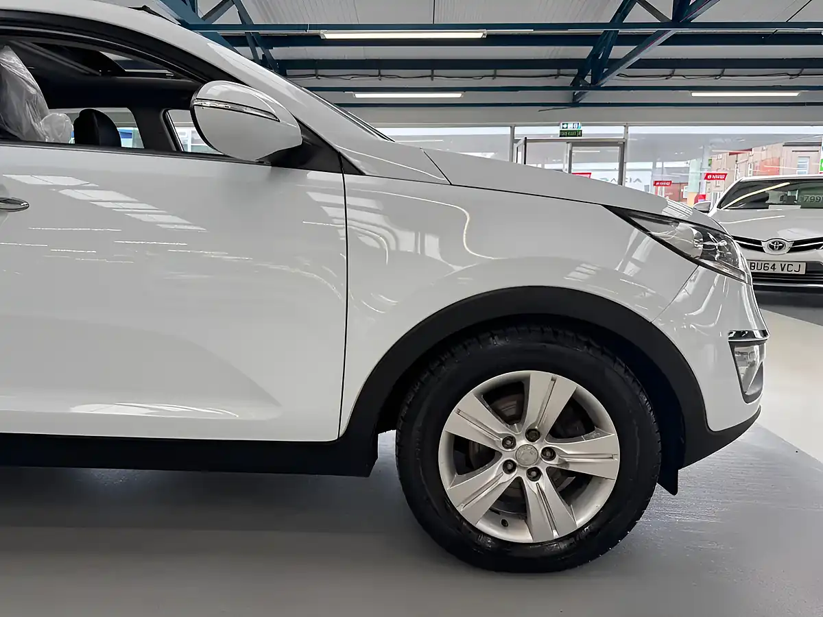 Used 2012 Kia Sportage Ecodynamics 2 White - Interior and Exterior details 11