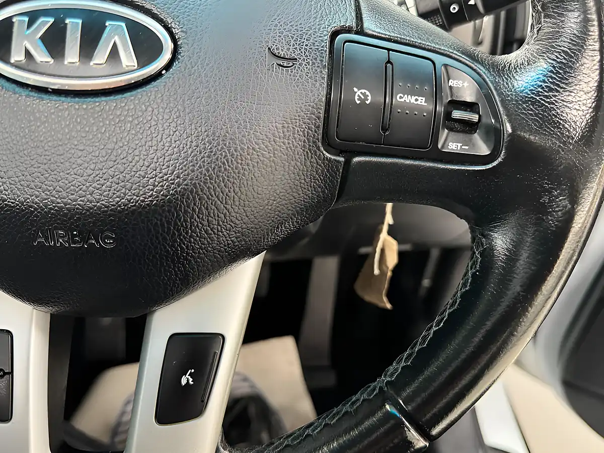 Used 2012 Kia Sportage Ecodynamics 2 White - Interior and Exterior details 14
