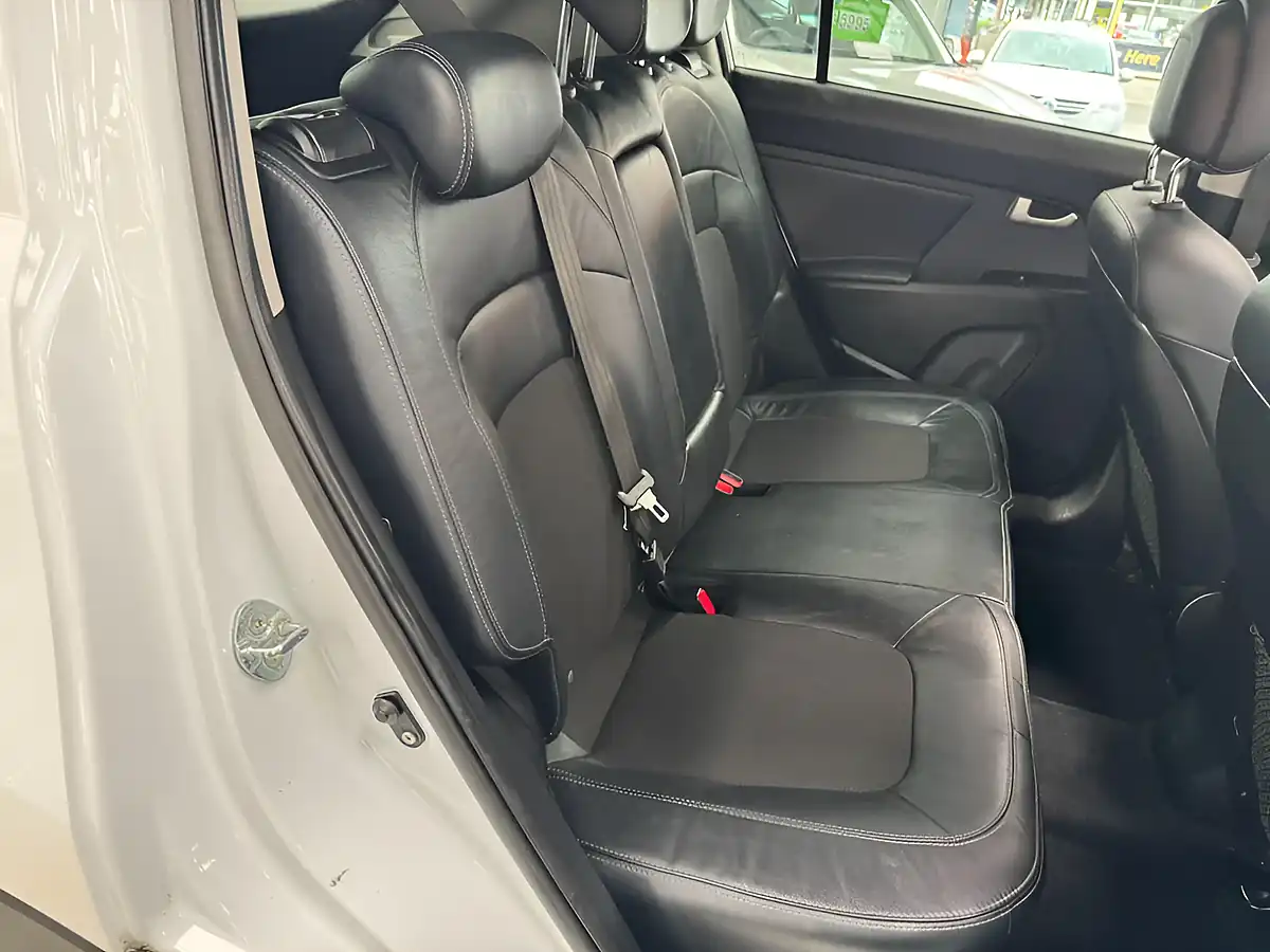 Used 2012 Kia Sportage Ecodynamics 2 White - Interior and Exterior details 17