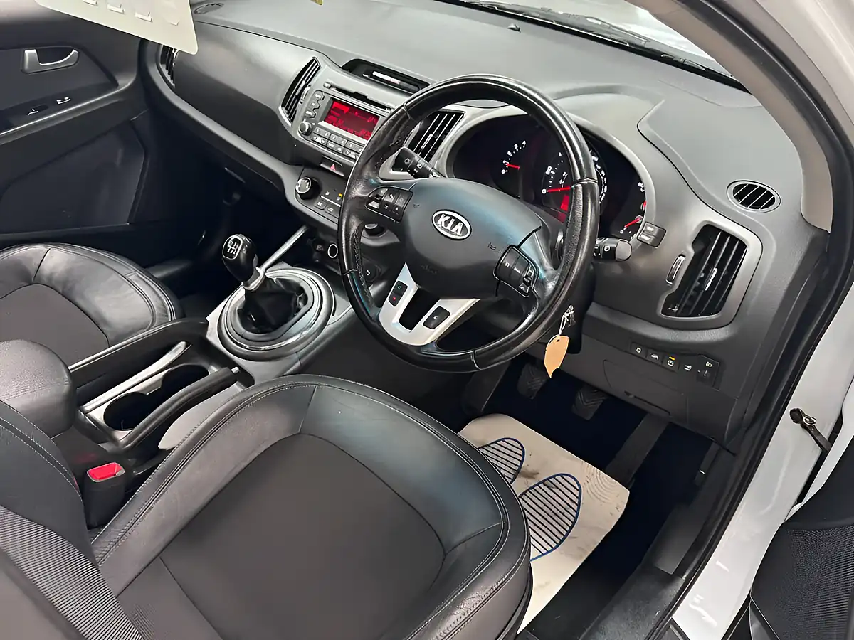 Used 2012 Kia Sportage Ecodynamics 2 White - Interior and Exterior details 3