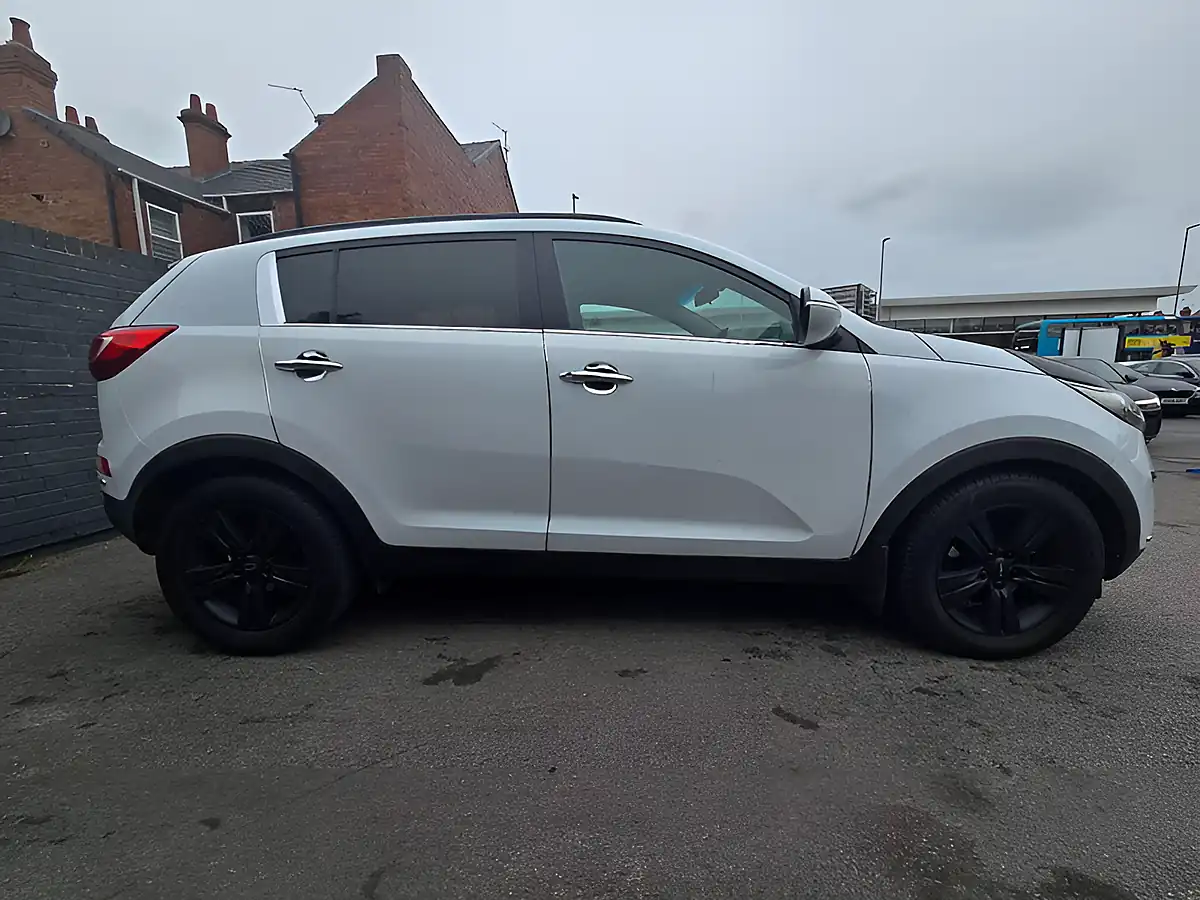 Used 2012 Kia Sportage Ecodynamics 2 White - Interior and Exterior details 7