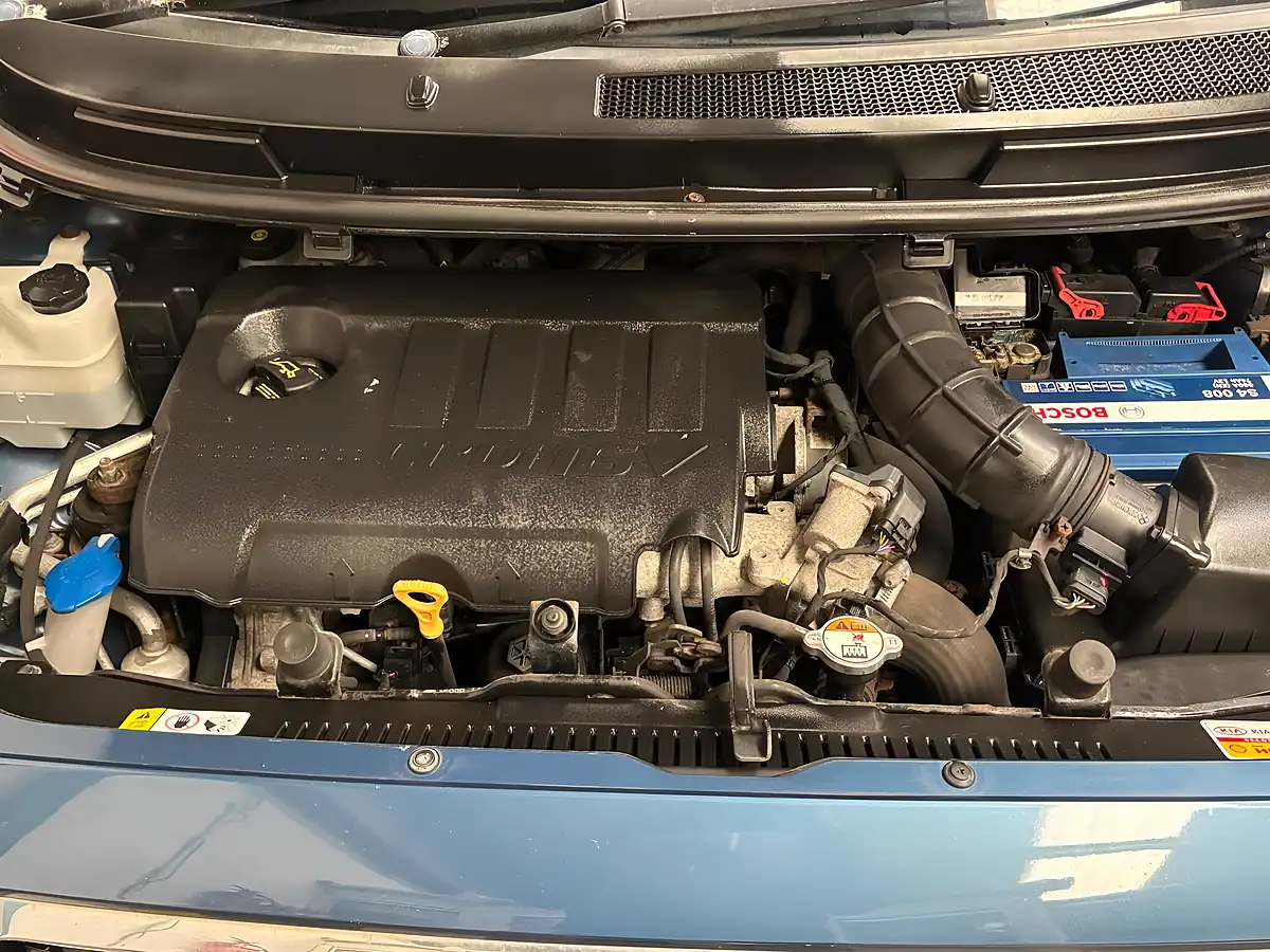 Used 2012 Kia Venga 2 Blue - Interior and Exterior details 9