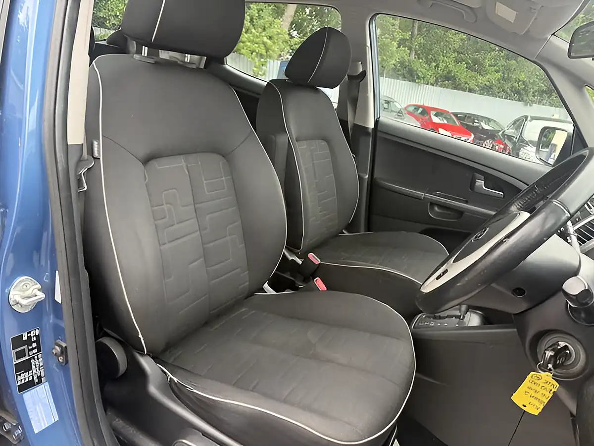 Used 2012 Kia Venga 2 Blue - Interior and Exterior details 16