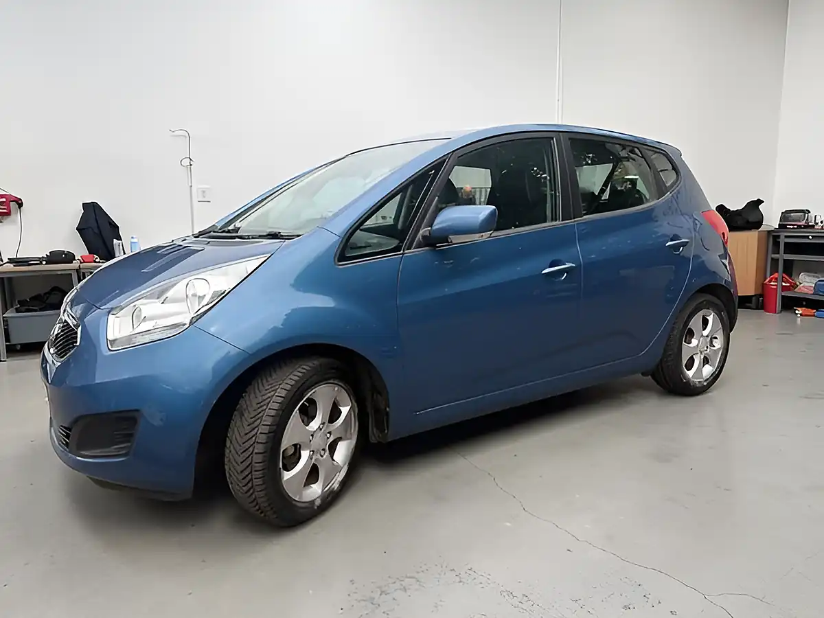Used 2012 Kia Venga 2 Blue - Interior and Exterior details 7