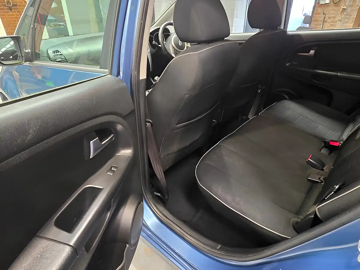 Used 2012 Kia Venga 2 Blue - Interior and Exterior details 15