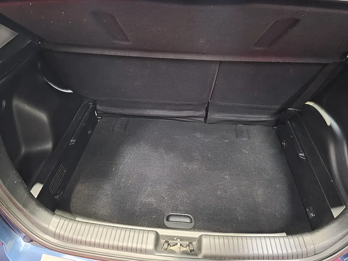 Used 2012 Kia Venga 2 Blue - Interior and Exterior details 18