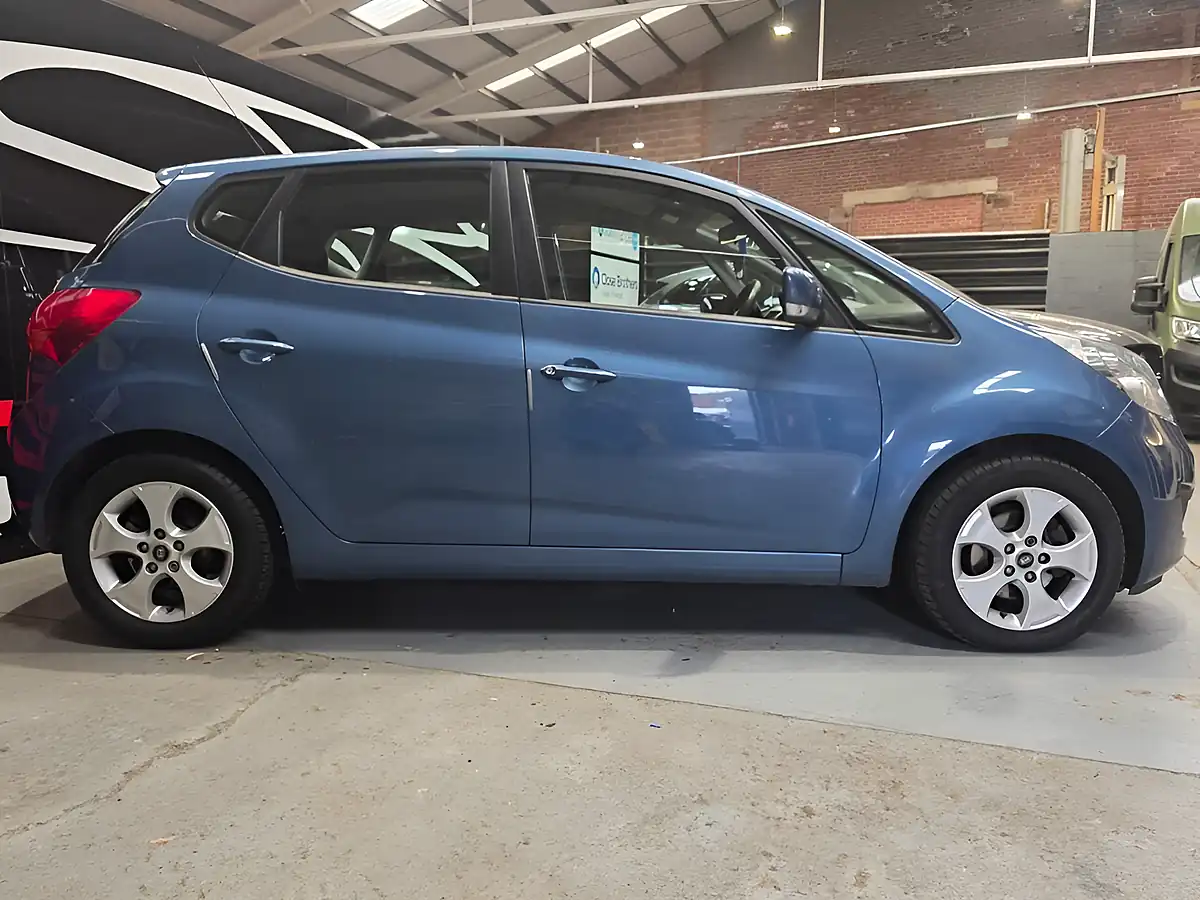 Used 2012 Kia Venga 2 Blue - Interior and Exterior details 4