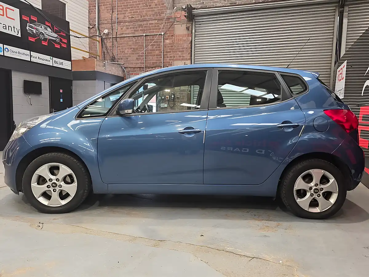 Used 2012 Kia Venga 2 Blue - Interior and Exterior details 5