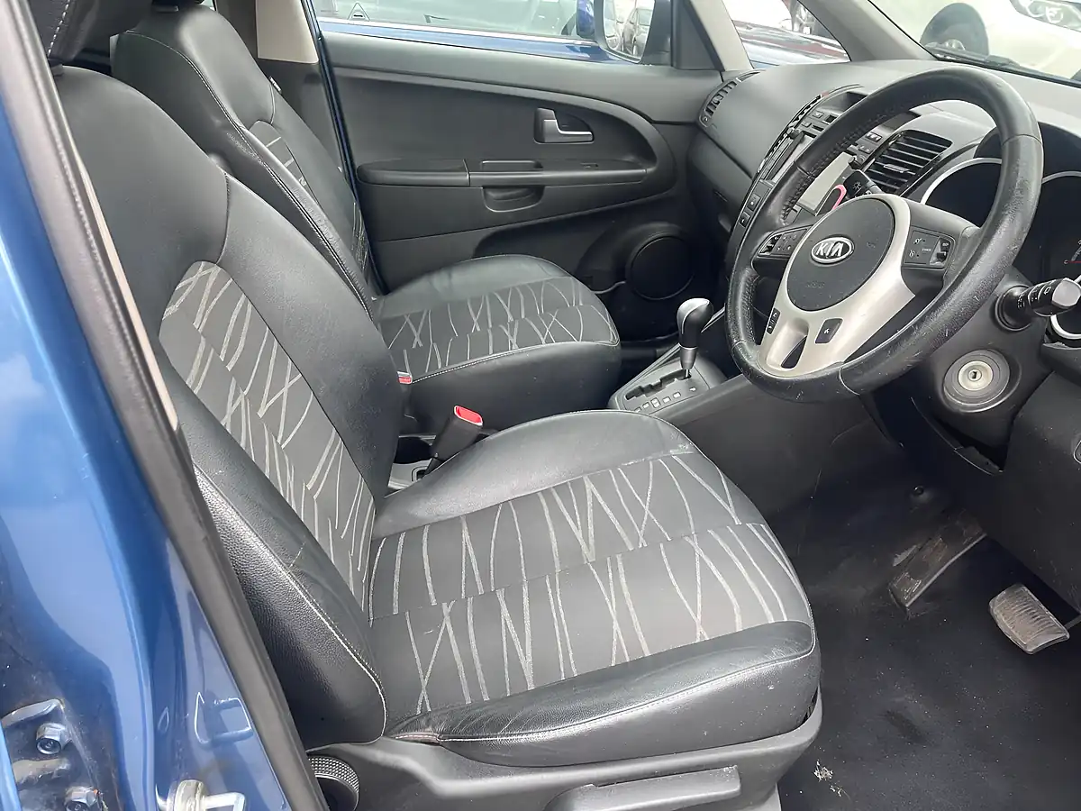 Used 2012 Kia Venga 3 Blue - Interior and Exterior details 11