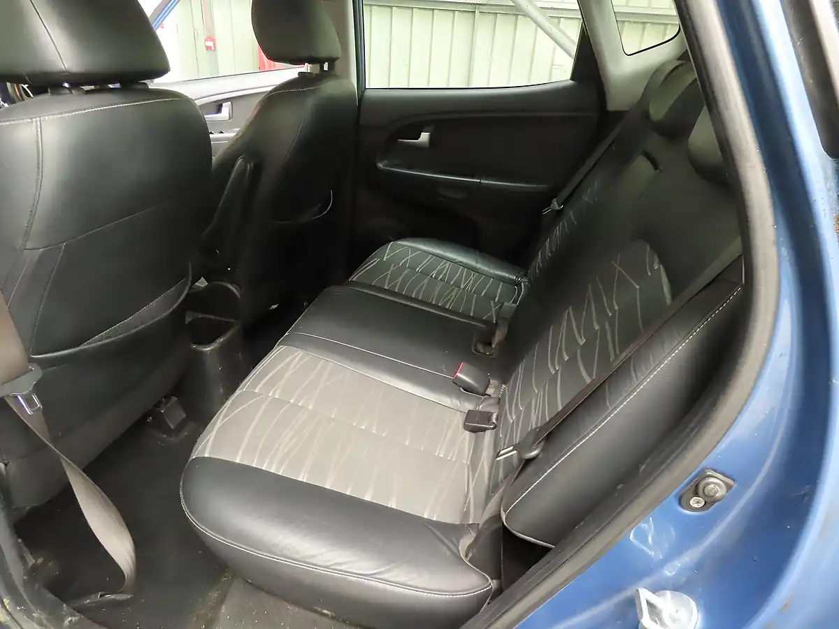 Used 2012 Kia Venga 3 Blue - Interior and Exterior details 12
