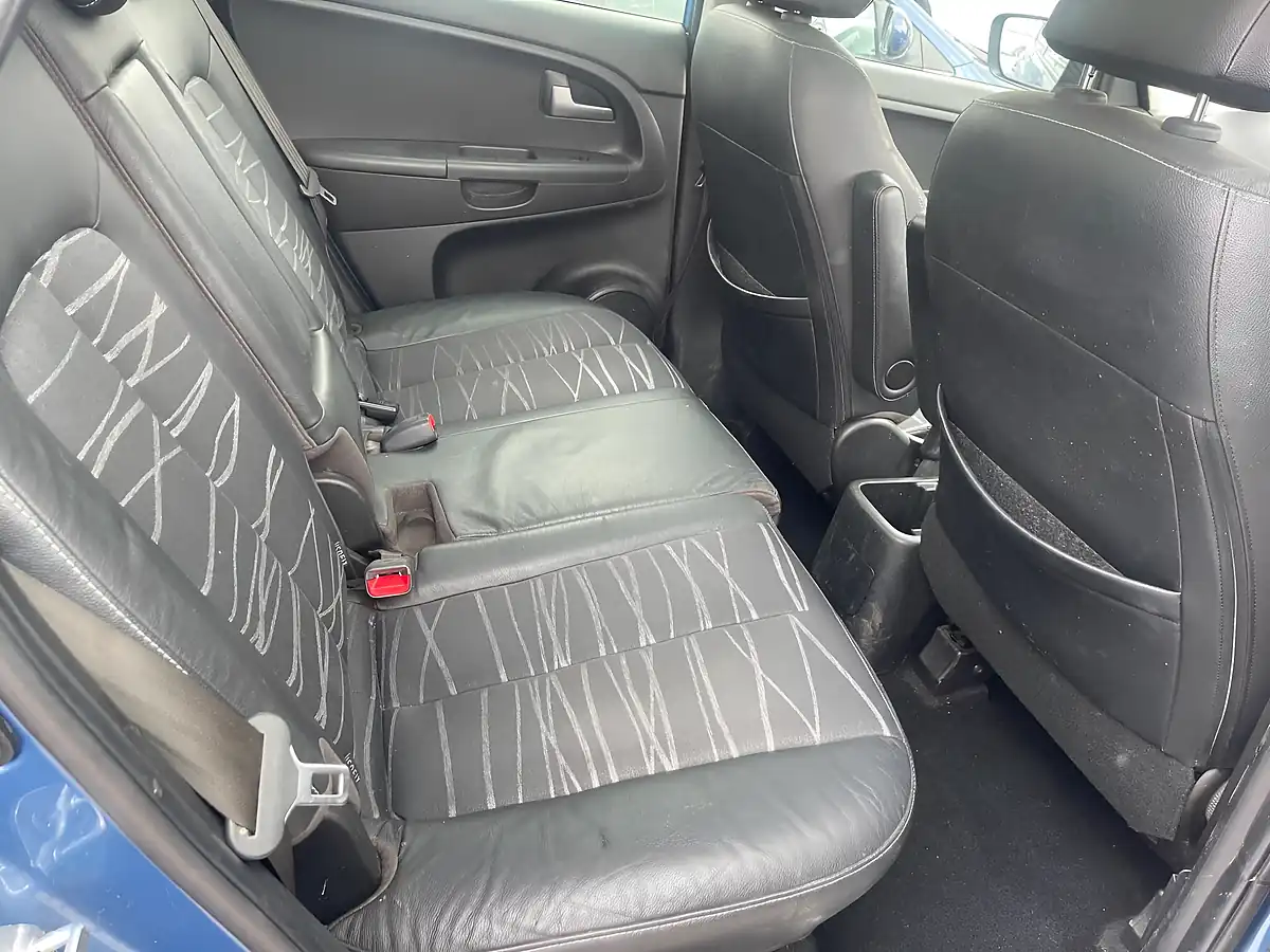 Used 2012 Kia Venga 3 Blue - Interior and Exterior details 13