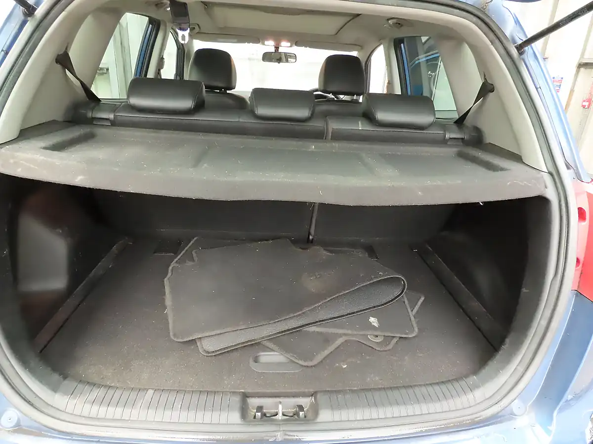 Used 2012 Kia Venga 3 Blue - Interior and Exterior details 17